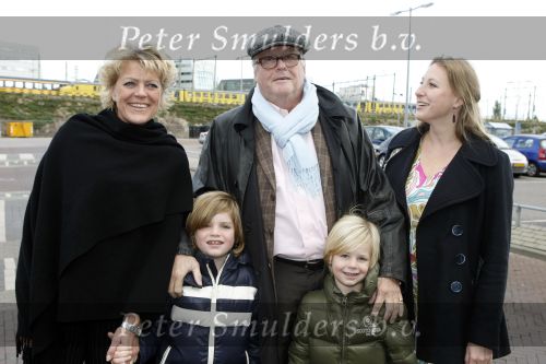 Amsterdam 18 oktober 2009
Premiere Sing along. Guus Verstraete met dochter  en kleinkinderen en vrouw Simone Kleinsma
Peter Smulders bv