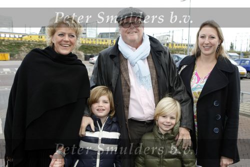 Amsterdam 18 oktober 2009
Premiere Sing along. Guus Verstraete met dochter  en kleinkinderen en vrouw Simone Kleinsma
Peter Smulders bv