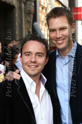 Amsterdam, 4 Oktober 2009
Premiere in Tuschinski, Nederlandse speelfilm:
Sinterklaas en de verdwenen pakjesboot
Sipke Jan Bousema met partner en zwarte pieten
Foto Peter Smulders