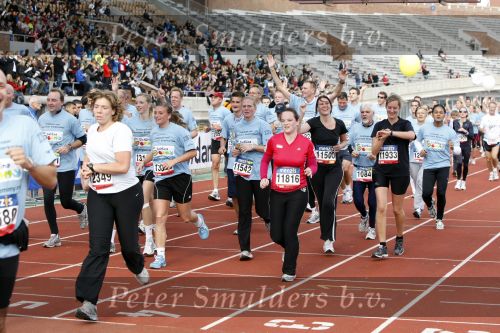 Amsterdam 18 oktober 2009
Wendy v Dijk geeft het startschot van de 7.5 km van Menzis bij de amsterdam marathon. Er wordt gelopen voor de stichting Semmy.
 Wendy is 4 en een halve maand zwanger. Haar broer Mike loopt ook mee alsmede Lodewijk Hoekstra.
Peter Smulders bv
