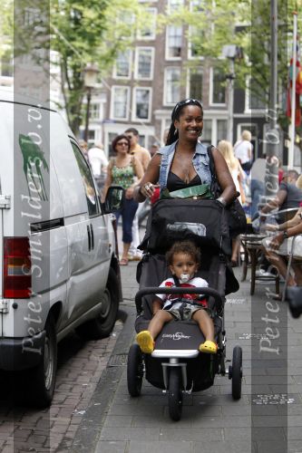 Am,sterdam 1 augustus 2009
Ex vrouw Wim Kieft Sylvia met zoontje.
Peter Smulders bv