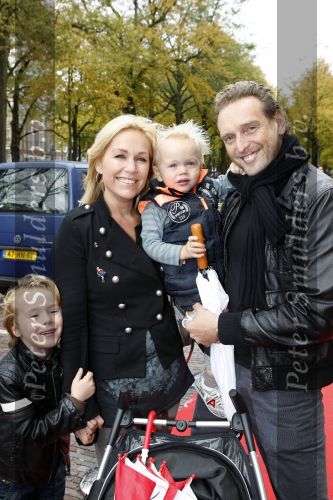 Den Haag 11 oktober 2009
Premiere in theater Diligentia. Tanja Jess met kinderen en broer
Peter Smulders bv