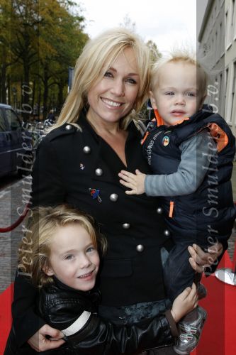 Den Haag 11 oktober 2009
Premiere in theater Diligentia. Tanja Jess met kinderen en broer
Peter Smulders bv