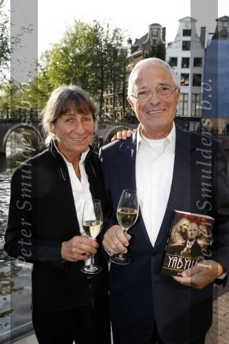 Amsterdam 8 november 2009
Presentatie boek Theo Heuft over zijn leven en Yab Yum. Theo Heuft met zijn vriendin
Peter Smulders bv
