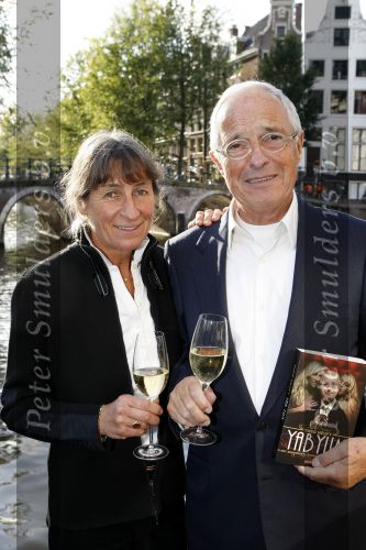 Amsterdam 8 november 2009
Presentatie boek Theo Heuft over zijn leven en Yab Yum. Theo Heuft met zijn vriendin
Peter Smulders bv