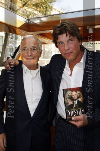 Amsterdam 8 november 2009
Presentatie boek Theo Heuft over zijn leven en Yab Yum. Theo met zijn zoon
Peter Smulders bv