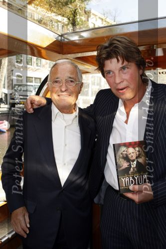 Amsterdam 8 november 2009
Presentatie boek Theo Heuft over zijn leven en Yab Yum. Theo met zijn zoon
Peter Smulders bv