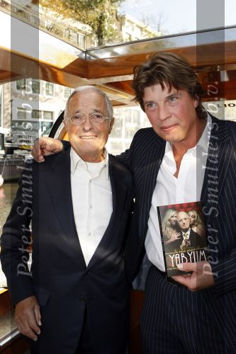 Amsterdam 8 november 2009
Presentatie boek Theo Heuft over zijn leven en Yab Yum. Theo met zijn zoon
Peter Smulders bv