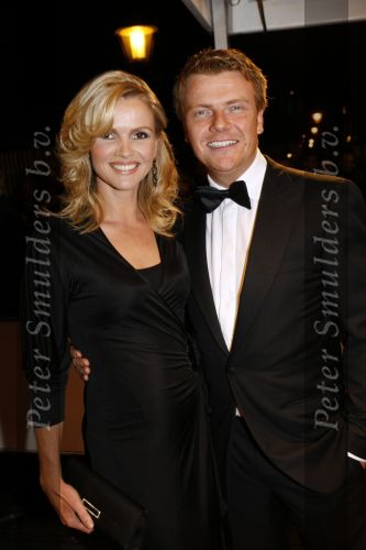 Amsterdam 23 oktober 2009
Televizierring 2009 in Carre in Amsterdam. Bastiaan Ragas en zijn zwangere vrouw Tooske Ragas
Peter Smulders bv