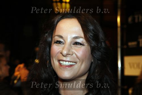 Amsterdam 28 2n 28 oktober 2009
Premiere film michael Jackson in Tuschinski. Edsilia Rombley Tjeerd Oosterhuis Trijntje Oosterhuis en Bergit Lewis
Peter Smulders bv