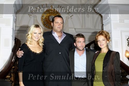 Amsterdam  26 oktober 2009
Photocall Couples Retreat met Vince Vaughn Malin Akerman en Peter Billingsley
en de nederlandse actrice Janna Fassaert
Peter Smulders bv