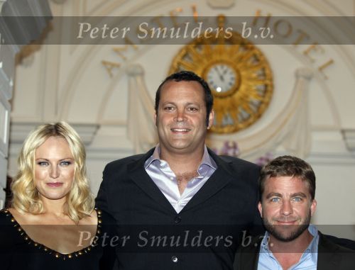 Amsterdam  26 oktober 2009
Photocall Couples Retreat met Vince Vaughn Malin Akerman en Peter Billingsley
en de nederlandse actrice Janna Fassaert
Peter Smulders bv