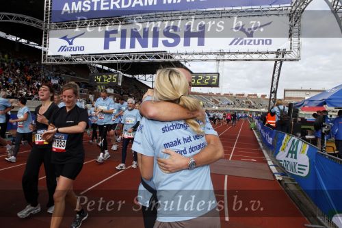 Amsterdam 18 oktober 2009
Wendy v Dijk geeft het startschot van de 7.5 km van Menzis bij de amsterdam marathon. Er wordt gelopen voor de stichting Semmy.
 Wendy is 4 en een halve maand zwanger. Haar broer Mike loopt ook mee alsmede Lodewijk Hoekstra.
Peter Smulders bv