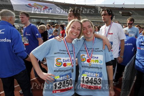 Amsterdam 18 oktober 2009
Wendy v Dijk geeft het startschot van de 7.5 km van Menzis bij de amsterdam marathon. Er wordt gelopen voor de stichting Semmy.
 Wendy is 4 en een halve maand zwanger. Haar broer Mike loopt ook mee alsmede Lodewijk Hoekstra.
Peter Smulders bv