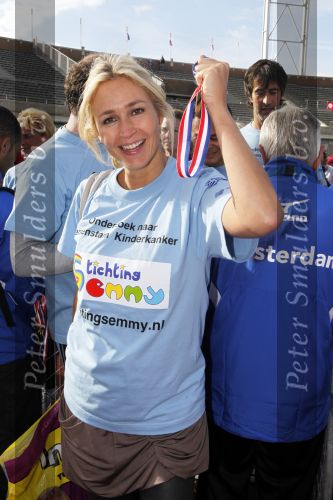Amsterdam 18 oktober 2009
Wendy v Dijk geeft het startschot van de 7.5 km van Menzis bij de amsterdam marathon. Er wordt gelopen voor de stichting Semmy.
 Wendy is 4 en een halve maand zwanger. Haar broer Mike loopt ook mee alsmede Lodewijk Hoekstra.
Peter Smulders bv