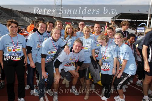 Amsterdam 18 oktober 2009
Wendy v Dijk geeft het startschot van de 7.5 km van Menzis bij de amsterdam marathon. Er wordt gelopen voor de stichting Semmy.
 Wendy is 4 en een halve maand zwanger. Haar broer Mike loopt ook mee alsmede Lodewijk Hoekstra.
Peter Smulders bv