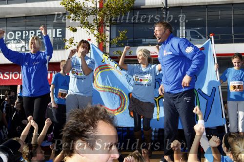 Amsterdam 18 oktober 2009
Wendy v Dijk geeft het startschot van de 7.5 km van Menzis bij de amsterdam marathon. Er wordt gelopen voor de stichting Semmy.
 Wendy is 4 en een halve maand zwanger. Haar broer Mike loopt ook mee alsmede Lodewijk Hoekstra.
Peter Smulders bv