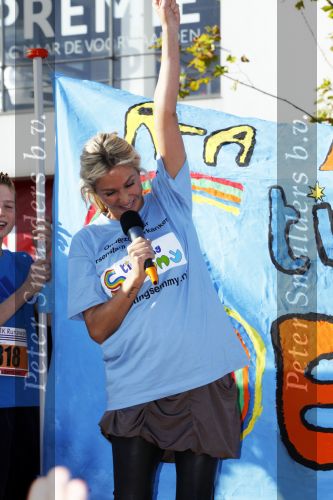 Amsterdam 18 oktober 2009
Wendy v Dijk geeft het startschot van de 7.5 km van Menzis bij de amsterdam marathon. Er wordt gelopen voor de stichting Semmy.
 Wendy is 4 en een halve maand zwanger. Haar broer Mike loopt ook mee alsmede Lodewijk Hoekstra.
Peter Smulders bv