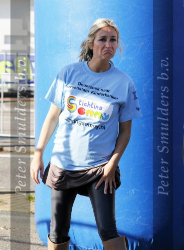 Amsterdam 18 oktober 2009
Wendy v Dijk geeft het startschot van de 7.5 km van Menzis bij de amsterdam marathon. Er wordt gelopen voor de stichting Semmy.
 Wendy is 4 en een halve maand zwanger. Haar broer Mike loopt ook mee alsmede Lodewijk Hoekstra.
Peter Smulders bv