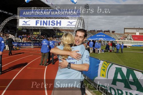 Amsterdam 18 oktober 2009
Wendy v Dijk geeft het startschot van de 7.5 km van Menzis bij de amsterdam marathon. Er wordt gelopen voor de stichting Semmy.
 Wendy is 4 en een halve maand zwanger. Haar broer Mike loopt ook mee alsmede Lodewijk Hoekstra.
Peter Smulders bv