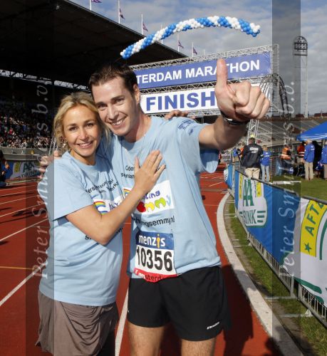 Amsterdam 18 oktober 2009
Wendy v Dijk geeft het startschot van de 7.5 km van Menzis bij de amsterdam marathon. Er wordt gelopen voor de stichting Semmy.
 Wendy is 4 en een halve maand zwanger. Haar broer Mike loopt ook mee alsmede Lodewijk Hoekstra.
Peter Smulders bv