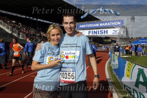 Amsterdam 18 oktober 2009
Wendy v Dijk geeft het startschot van de 7.5 km van Menzis bij de amsterdam marathon. Er wordt gelopen voor de stichting Semmy.
 Wendy is 4 en een halve maand zwanger. Haar broer Mike loopt ook mee alsmede Lodewijk Hoekstra.
Peter Smulders bv