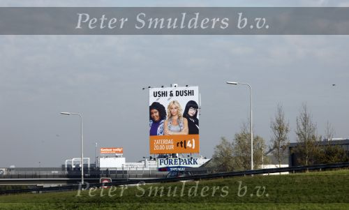 Den Haag 28 oktober 2009
Billboard wendy v Dijk voor programma Ushi en Dushi op de A4 ter hoogte van Den Haag.
Peter Smulders bv