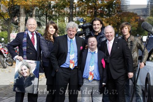 Amsterdam 14 oktober 2009
Willibrord Frequin met zijn zoon en dochter en Jan Jochems en Ronnie Tober maken samen met Michael opnames voor de ronnie tober Foundation.
Peter Smulders bv