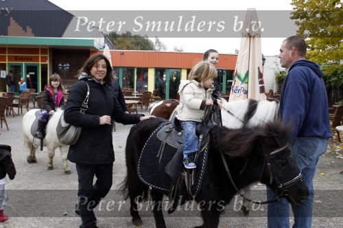 Salen 28 oktober 2010
Martijn Amanda Achilles Jasmijn en Michelle Krabbe op vakantie bij center parcs de Huttenheugde.
Peter Smulders bv