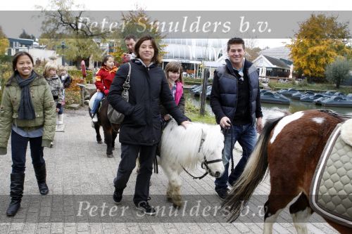 Salen 28 oktober 2010
Martijn Amanda Achilles Jasmijn en Michelle Krabbe op vakantie bij center parcs de Huttenheugde.
Peter Smulders bv