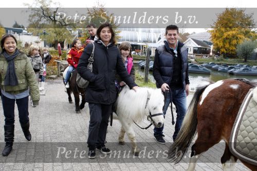 Salen 28 oktober 2010
Martijn Amanda Achilles Jasmijn en Michelle Krabbe op vakantie bij center parcs de Huttenheugde.
Peter Smulders bv