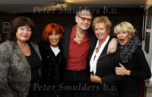 Loosdrecht 1 november 2010
Presentatie DVD Rob de Nijs Shows met Anneke Gronloh Trea Dobbs Ria Valk en Marijcke Merckens bij het golden tulip hotel.
Peter Smulders bv