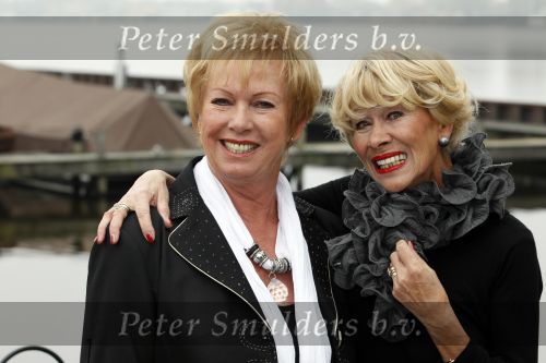 Loosdrecht 1 november 2010
Presentatie DVD Rob de Nijs Shows met Anneke Gronloh Trea Dobbs Ria Valk en Marijcke Merckens bij het golden tulip hotel.
Peter Smulders bv