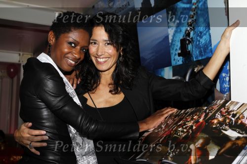 Amsterdam 6 november 2010
12 en een half jarig bestaan en presentatiie van het Buddha to Buddha boek in de supper club. Annemarie Engelkes met Sylvana Simons
Peter Smulders bv