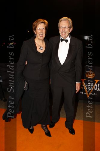 Leiden 30 oktober 2010
Premiere Soldaat van oranje op vliegbasis Valkenburg. Annemarie Jorritsma met man
Peter Smulders bv