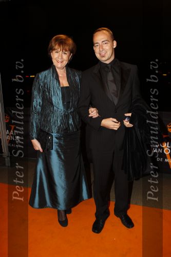 Leiden 30 oktober 2010
Premiere Soldaat van oranje op vliegbasis Valkenburg. Annewil Blankers met zoon
Peter Smulders bv