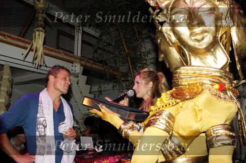 Amsterdam 6 november 2010
12 en een half jarig bestaan en presentatiie van het Buddha to Buddha boek in de supper club. Batul Loomans en Candy Dulfer
Peter Smulders bv