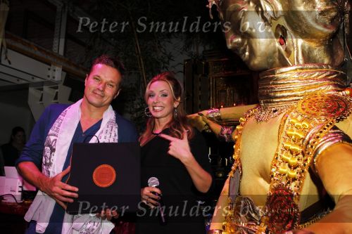 Amsterdam 6 november 2010
12 en een half jarig bestaan en presentatiie van het Buddha to Buddha boek in de supper club. Batul Loomans en Candy Dulfer
Peter Smulders bv