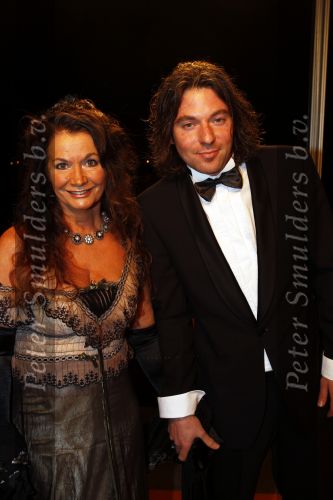 Leiden 30 oktober 2010
Premiere Soldaat van oranje op vliegbasis Valkenburg. Belinda Meuldijk met BThierry Duval
Peter Smulders bv