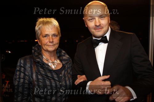 Leiden 30 oktober 2010
Premiere Soldaat van oranje op vliegbasis Valkenburg. Boris v d Ham met schoonmoeder
Peter Smulders bv