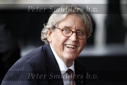 Amsterdam 6 november 2010
Herdenkingsdienst/begrafenis van Harry Mulisch in de stadsschouwburg van Amsterdam. Bram Peper op krukken
Peter Smulders bv