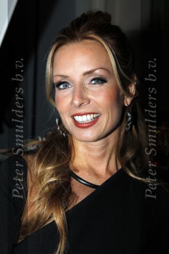 Amsterdam 6 november 2010
12 en een half jarig bestaan en presentatiie van het Buddha to Buddha boek in de supper club. Candy Dulfer
Peter Smulders bv