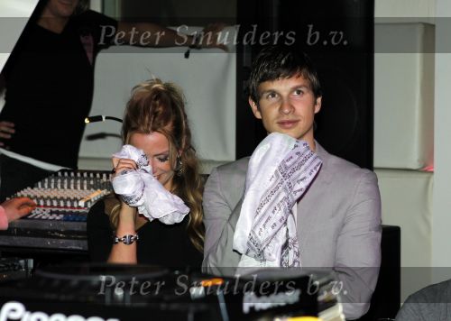 Amsterdam 6 november 2010
12 en een half jarig bestaan en presentatiie van het Buddha to Buddha boek in de supper club. Candy Dulfer
Peter Smulders bv