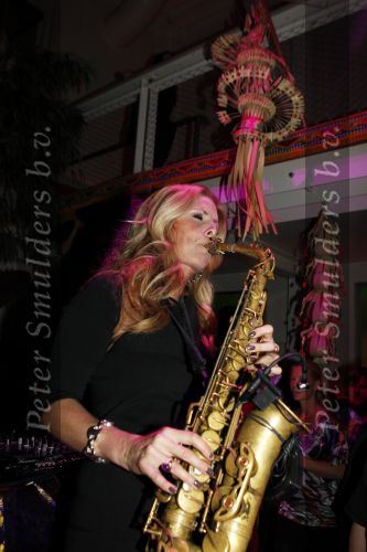Amsterdam 6 november 2010
12 en een half jarig bestaan en presentatiie van het Buddha to Buddha boek in de supper club. Candy Dulfer met vriend
Peter Smulders bv