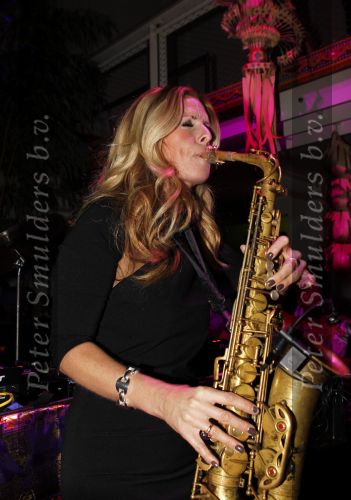 Amsterdam 6 november 2010
12 en een half jarig bestaan en presentatiie van het Buddha to Buddha boek in de supper club. Candy Dulfer met vriend
Peter Smulders bv