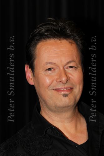 Amsterdam 2 november 2010
Rene Froger viert zijn 50e verjaardag met collega artiesten en vrienden in Carre.
oa Karin Bloemen Danny de Munk Ruth Jacoth Wesley Jeroen v d Boom Grant en Forsyth Thomas Berge Frans Bauer Linda de Mol Peter paul Muller Glennis GraceCarel Kraaijenhof en zoon Danny treden op. Caroline Tensen en Ron Brandsteder presenteren de avond.
Peter Smulders bv