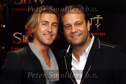 Amsterdam 3 november 2010
Premiere van de film Sint in de stopera van Amsterdam. Carlo Boszhard met vriend
Peter Smulders bv