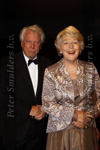 Leiden 30 oktober 2010
Premiere Soldaat van oranje op vliegbasis Valkenburg. Cees Dam met mevr v Loon de labouchere
Peter Smulders bv