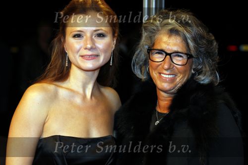 Leiden 30 oktober 2010
Premiere Soldaat van oranje op vliegbasis Valkenburg. Celine Purcell met schoonmoeder
Peter Smulders bv