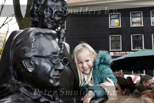 Amsterdam 5 november 2010
Onthulling beeld Jan en Mien Froger op de elandsgracht op de 50e verjaardag van hun zoon Rene Froger. Aanwezig waren oa Rene Natasja Didier Maxim Danny Natasja en Charly Froger . Dominique Grant heeft het beeld gemaakt.
Peter Smulders bv